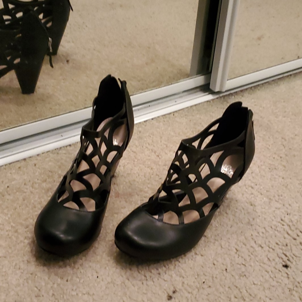 FRENCH BLU shoes 38 black cutout heels back zipper